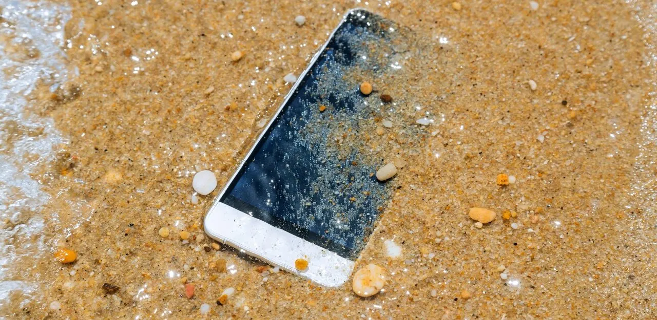 A phone dropped into the sea